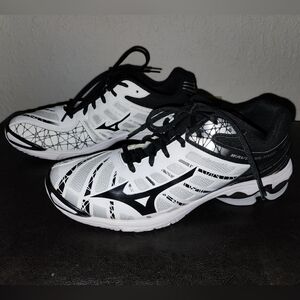 Size 11.5 Women's Mizuno Wave Voltage Volleyball Shoes